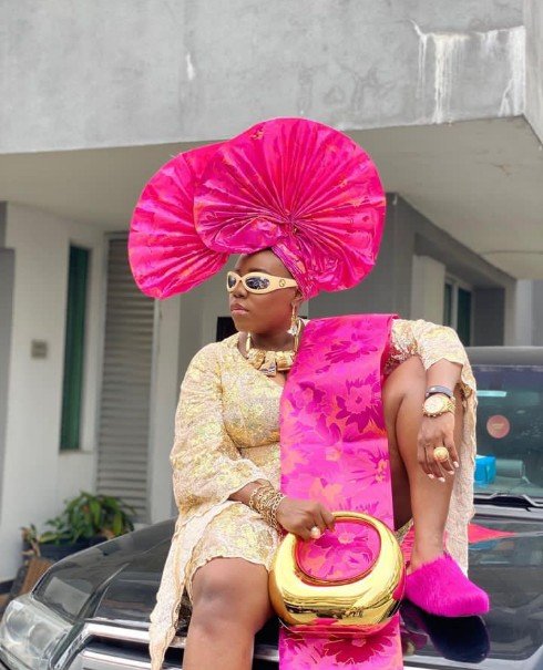 Teni Biography: Early Life/Education, Career Journey, Endorsement, Award and Net Worth.